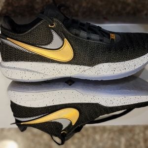 Nike LeBron 20